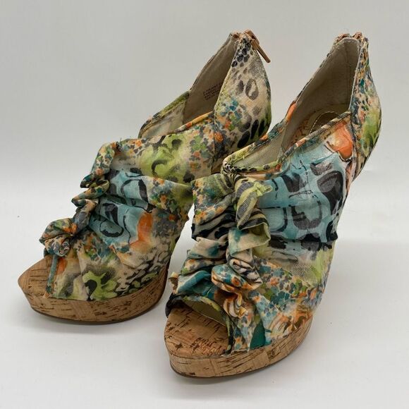 EUC CHINESE LAUNDRY Z- Heart Throb Ruffled Floral OpenToe Platform Heels 5.5M - Picture 1 of 13